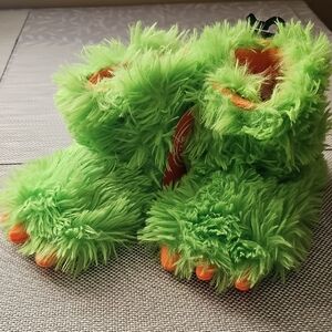 Wonder Nation Green Furry Monster Slippers Kids Size 9-10 NEW